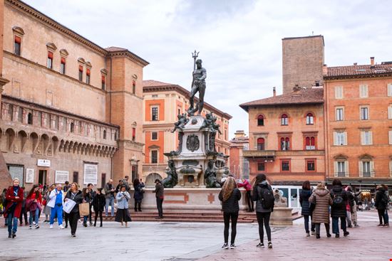 Fontana di Nettuno  La fontana di Bologna Shutterstock.com 